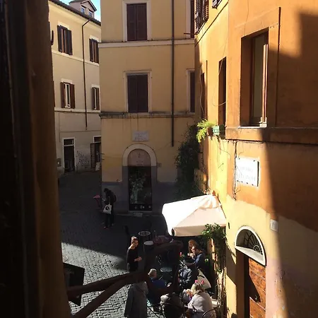 La Casa Magica Via Mameli Гостевой дом Рим